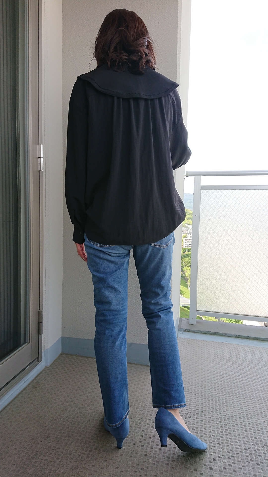 ビッグカラーブラウス デニムパンツ