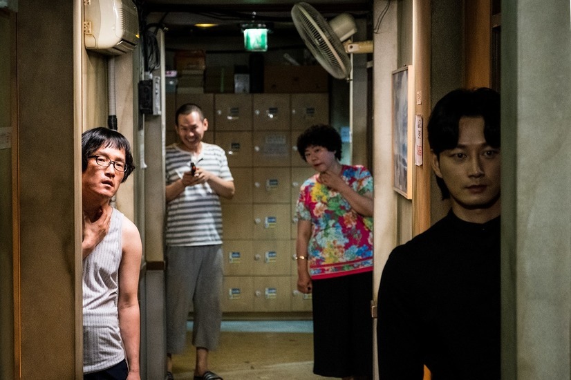 イム・シワン×イ・ドンウク初共演韓国ドラマ『他人は地獄だ』に登場する住人たち