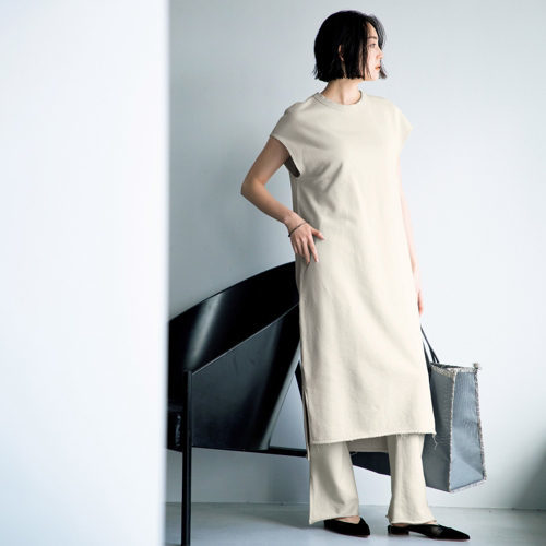 取り入れるだけでおしゃれ気分が上がる Upper Hights のスウェットセットアップ Web Eclat 50代女性のためのファッション ビューティ ライフスタイル最新情報