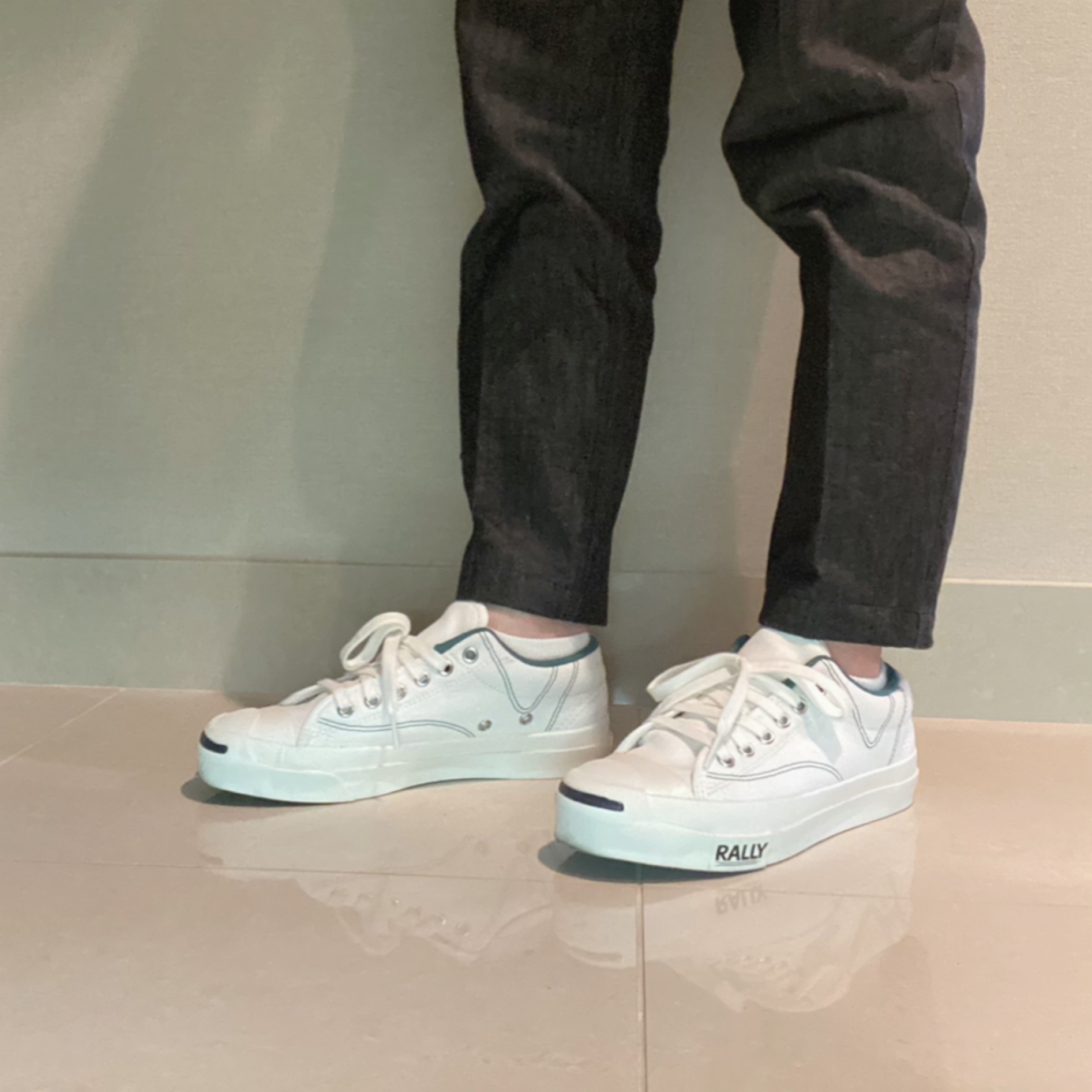 ちょっぴりレトロな白スニーカー ファッション誌marisol マリソル 40代をもっとキレイに 女っぷり上々