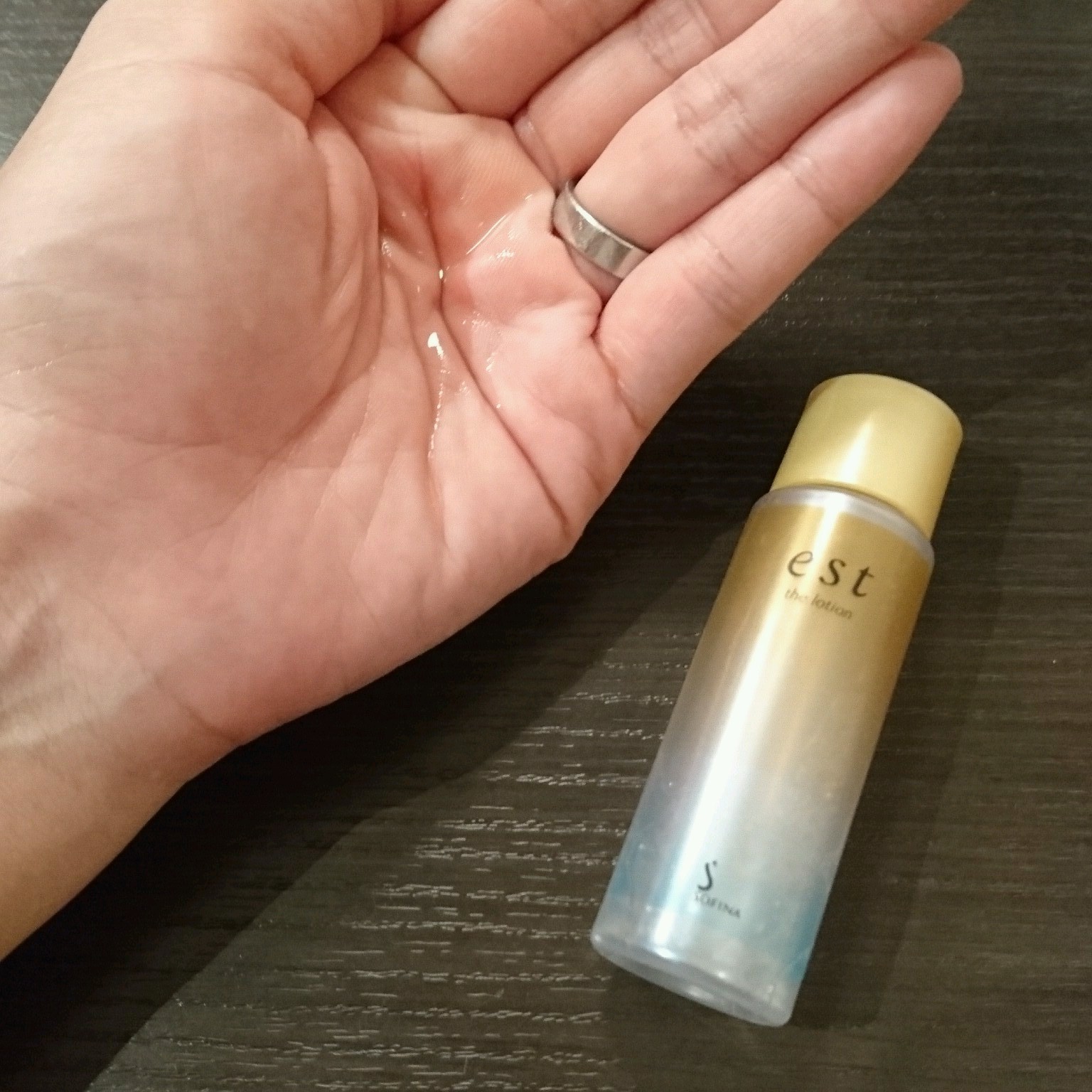乾燥する環境でも潤いが続く化粧品_1_2