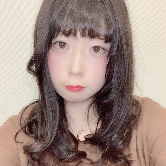 ナチュラルな赤リップなので 、派手になりすぎず ◎