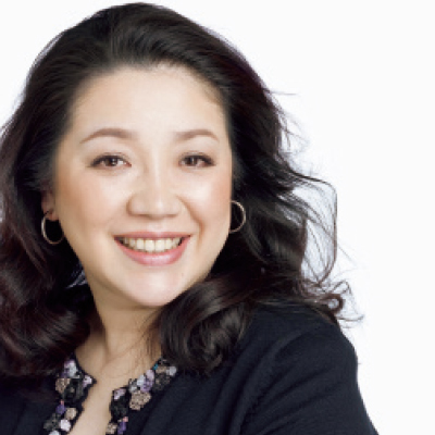 <美容愛好家・野毛まゆりさん>夕方もクリアな印象をキープする“質感ポーチ”【麗しマダムたちのポーチの中身】_1_1