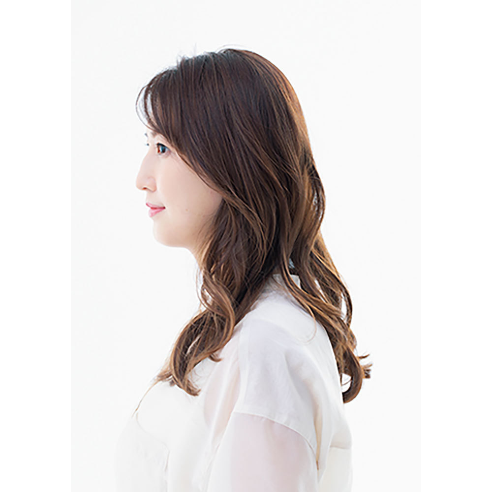 横から見た人気ランキング1位のロングヘアスタイル