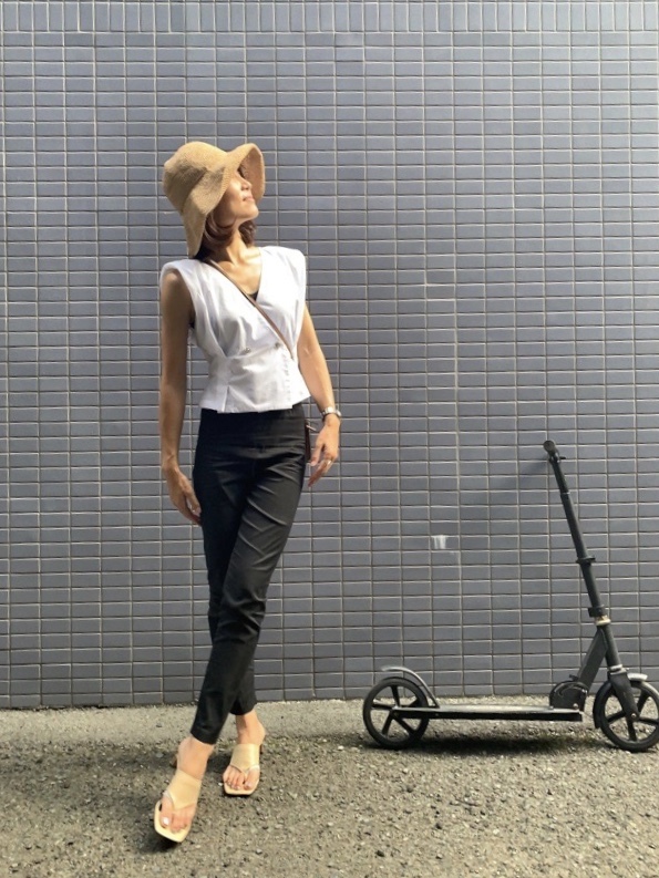 初挑戦の 肩パット トップスは Zara の大人ポプリン生地で ファッション誌marisol マリソル Online 40代をもっとキレイに 女っぷり上々