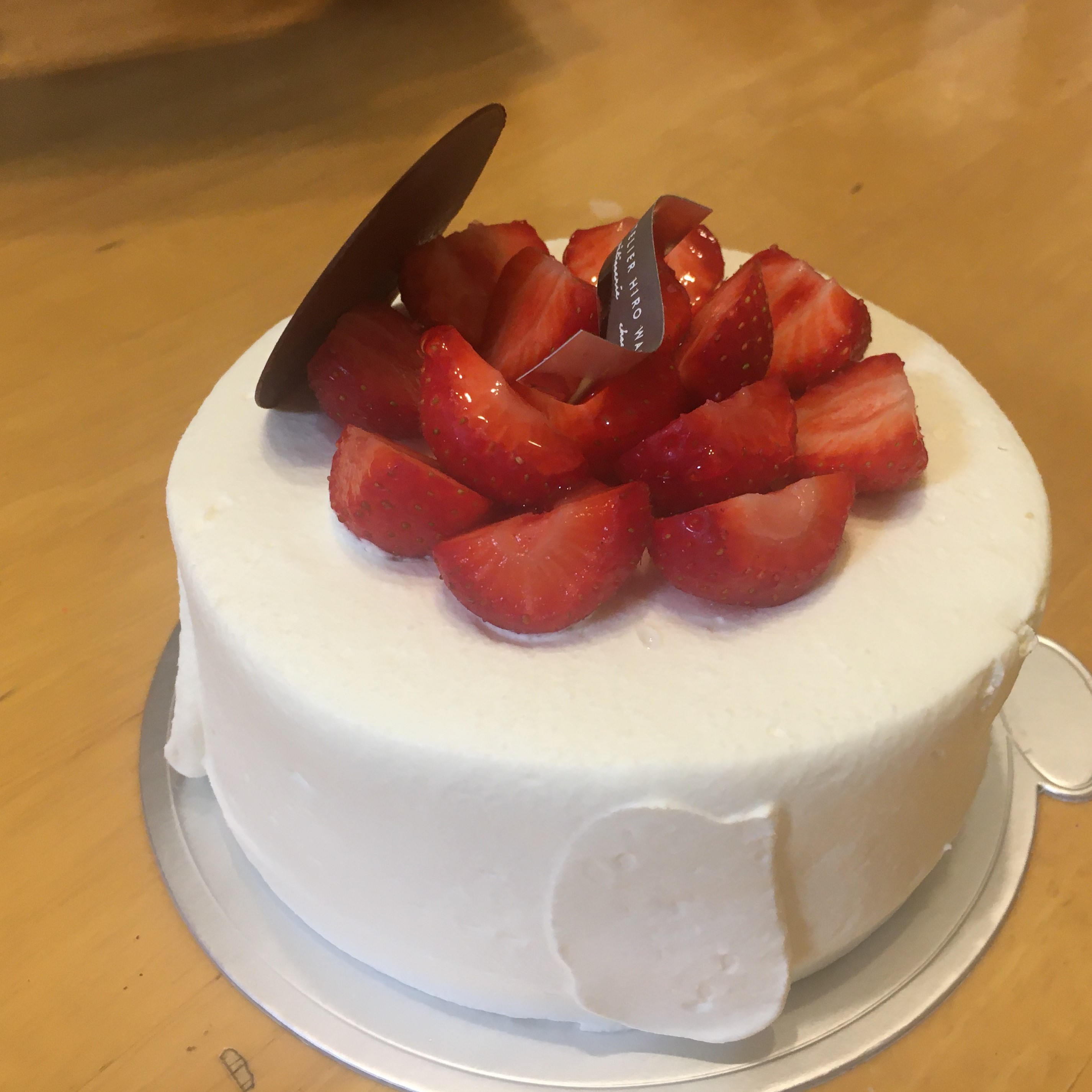 ラトリエヒロワキサカ L Atelier Hiro Wakisaka のホールケーキ チームjマダム ゆきのブログ チームjマダムブログ Web Eclat