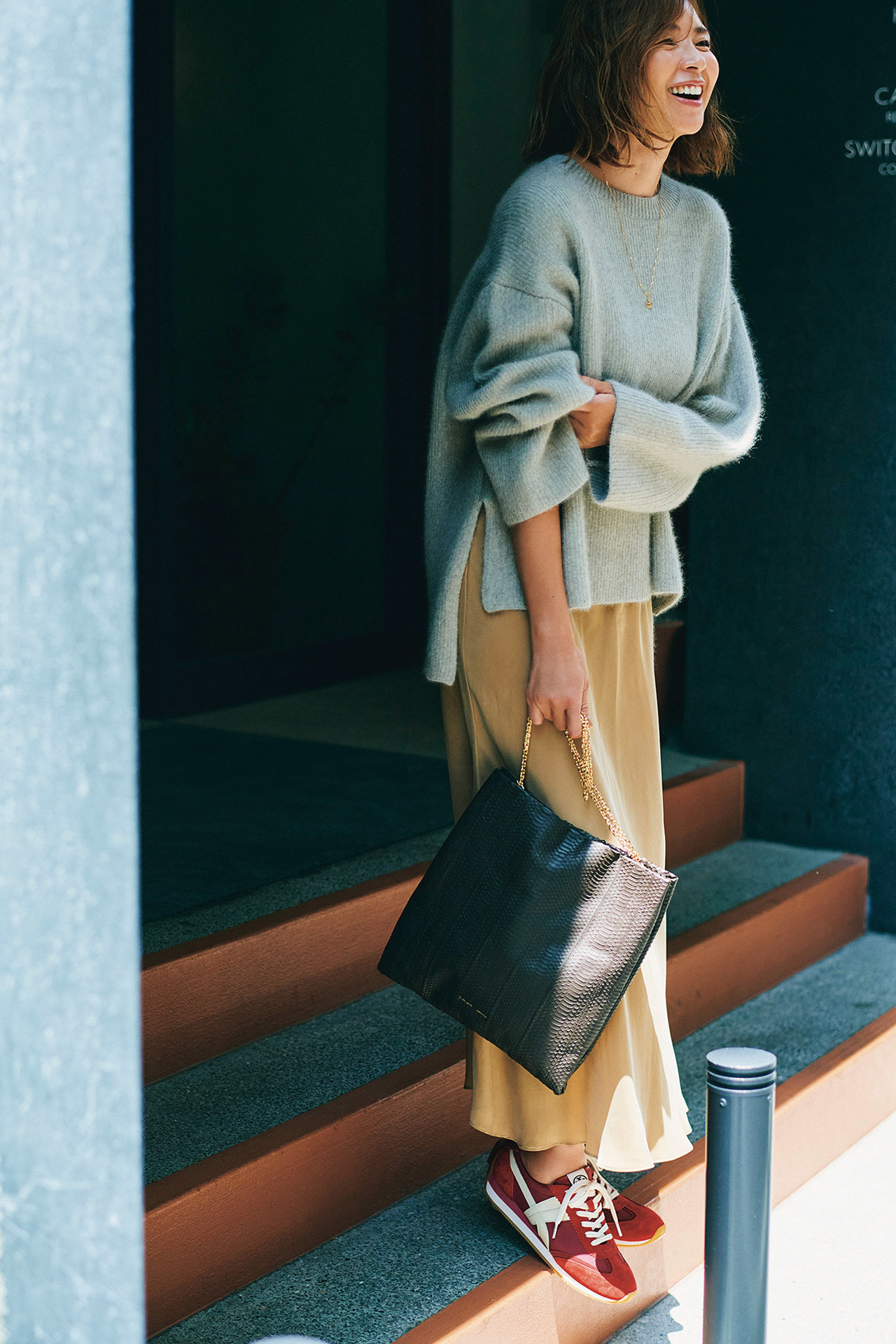 21秋のスニーカーどう履きこなす 秋服とスニーカーの最新コーデバランス 40代 レディスファッション ファッション誌marisol マリソル Online 40代をもっとキレイに 女っぷり上々