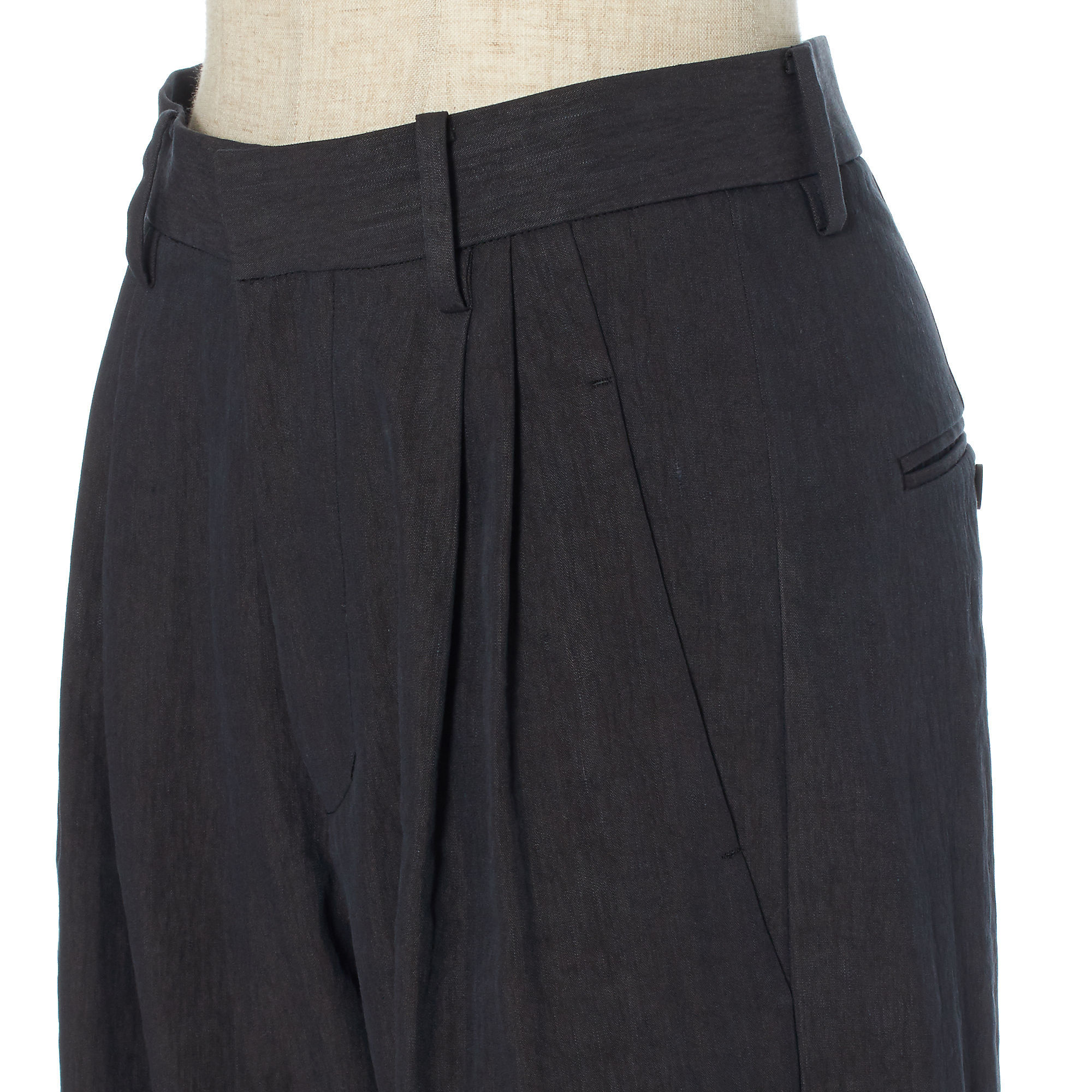 LOEFF タックパンツ ¥36,000+税