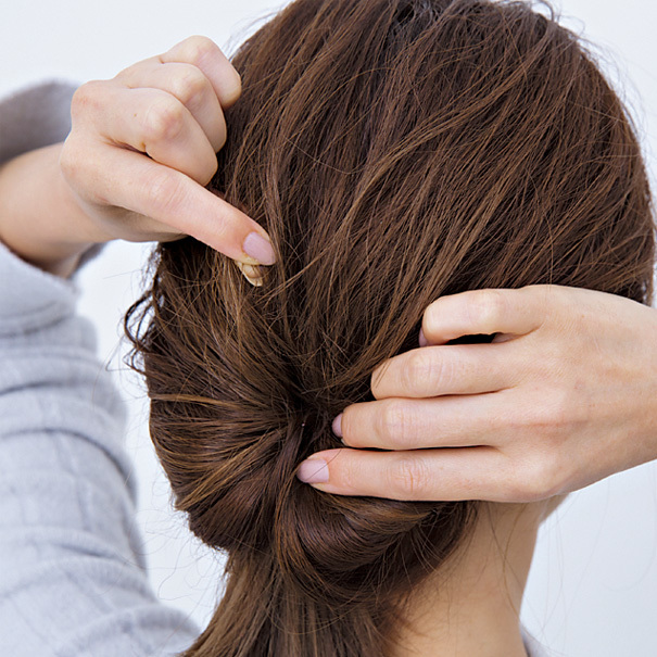 毛先とゆるさが大人可愛い! ボブヘアの「くるりんぱ」アレンジ【40代のヘアアレンジ】_1_4