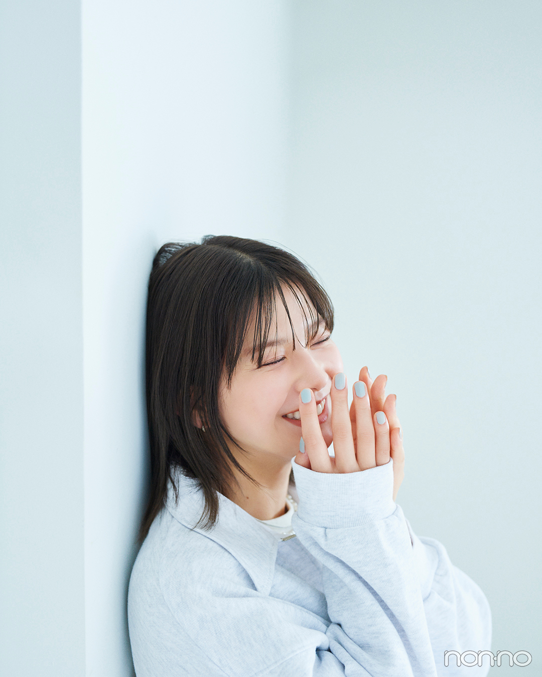 渡邉理佐ヘアスタイル 笑顔のイメージカット
