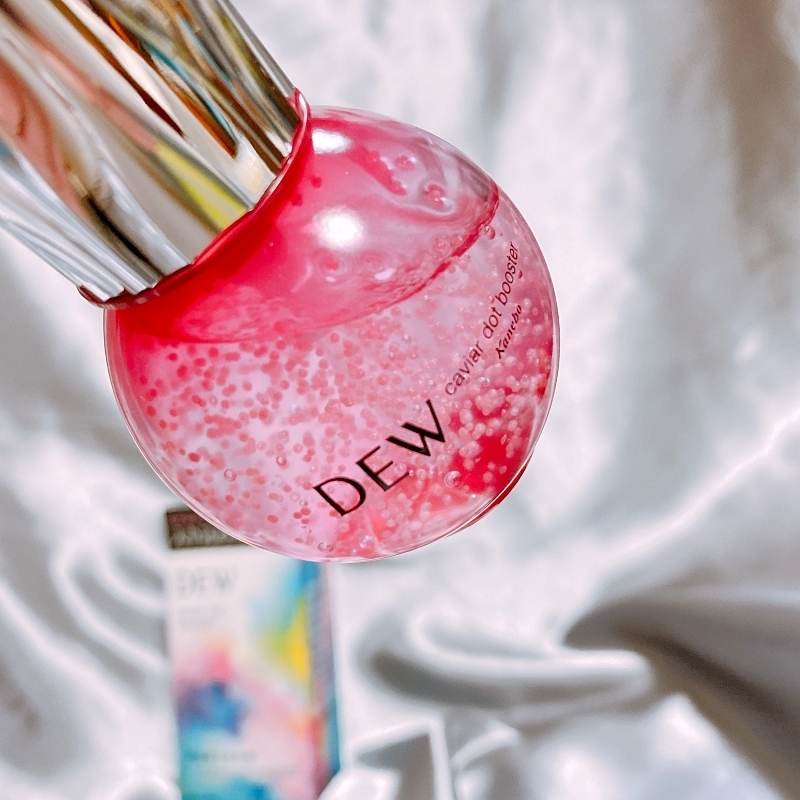 DEWのキャビアドットブースターの中にはヒアルロン酸などを閉じ込めたキャビア状のカプセルが