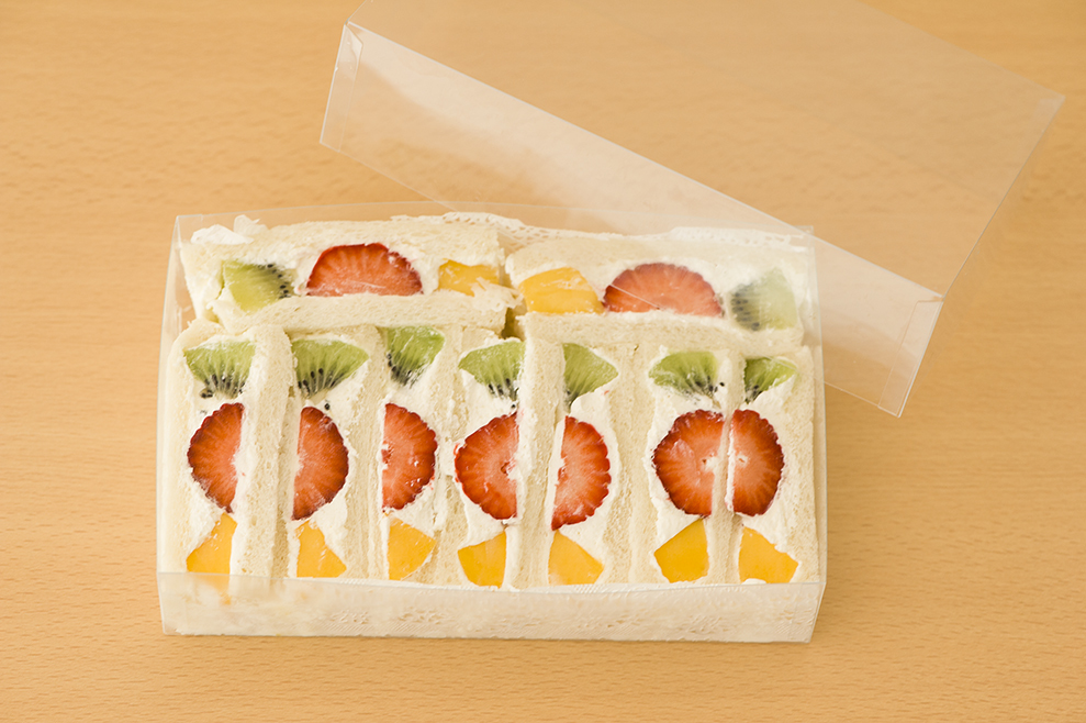 具たっぷりでコスパ 種類豊富なフルーツサンドが自慢の パーラーシシド を大解剖 Happy Plus ハピプラ