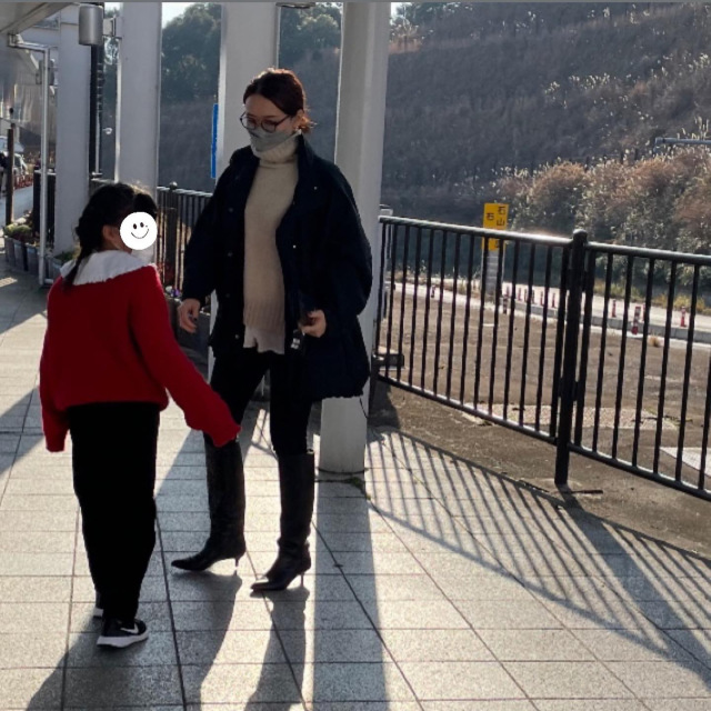 1月。雪がパラつく寒い日。極暖+ブラウス+ニット。