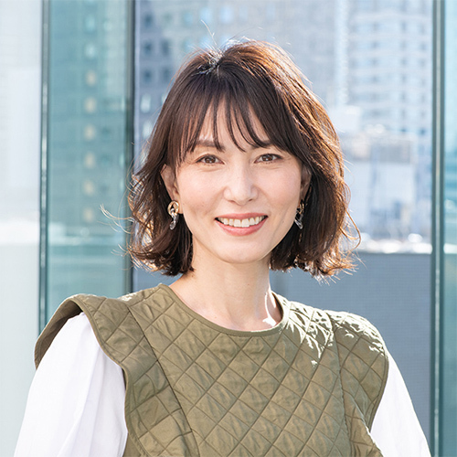 前髪悩みをカバーしながら 50代が品よく若見えできるおしゃれボブ 50代髪型 ヘアスタイル Web Eclat 50代女性のためのファッション ビューティ ライフスタイル最新情報