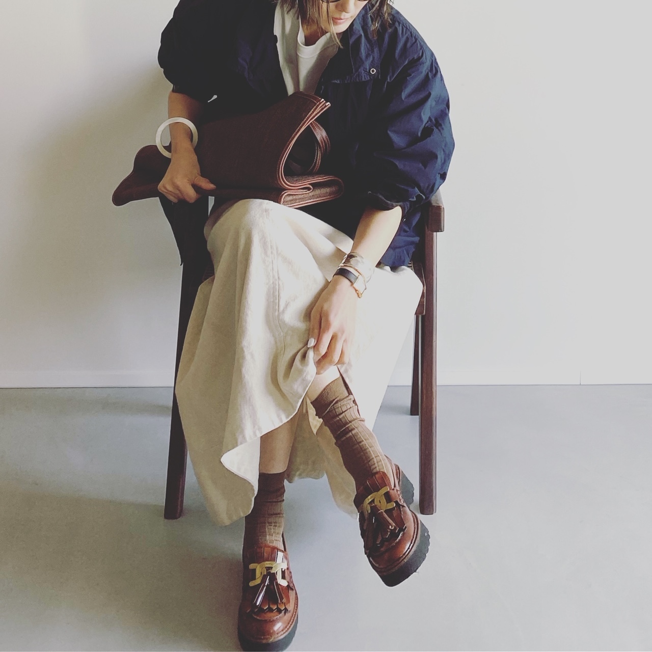 ソックス/Pantherella 靴/TOD'S ブルゾン/ATON Tシャツ/UNIQLO スカート/Chaos バッグ/A VACATION