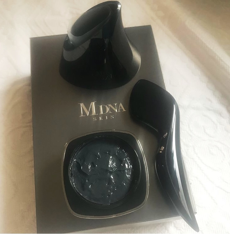 前代未聞のエイジングケアアイテムが出た!MDNA SKIN、クセになりそうです。_1_1