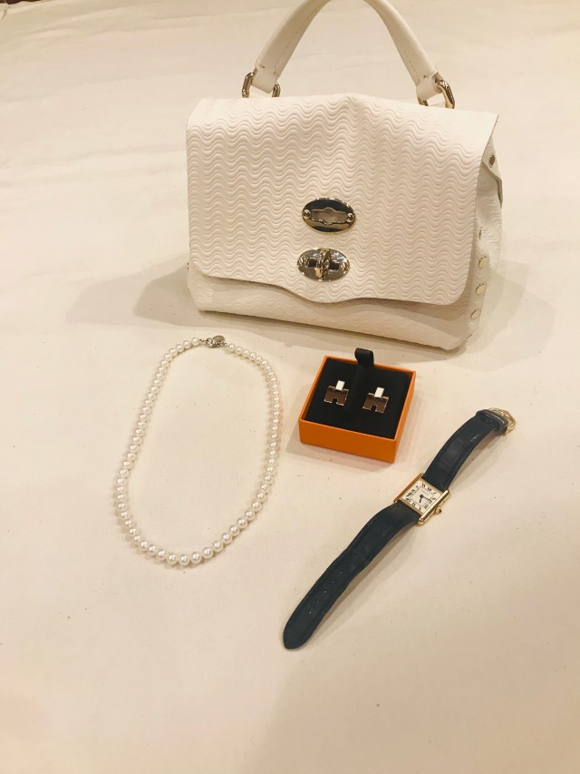 bag:ZANELLATO
necklace:Tiffany & Co.
earrings:HERMES
watch:Cartier