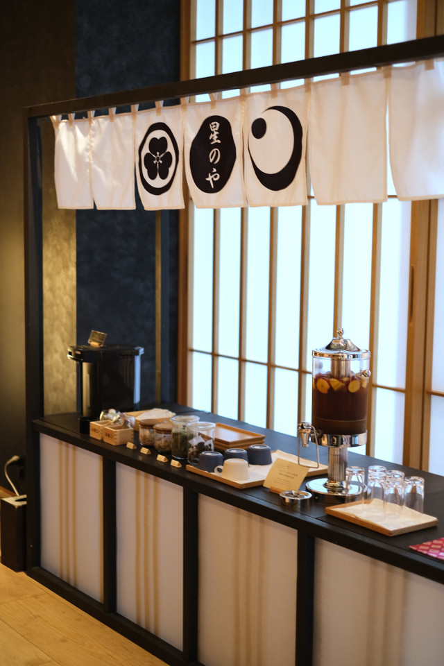 ラウンジにはドリンクが用意されていて、自由にいただくことができます。