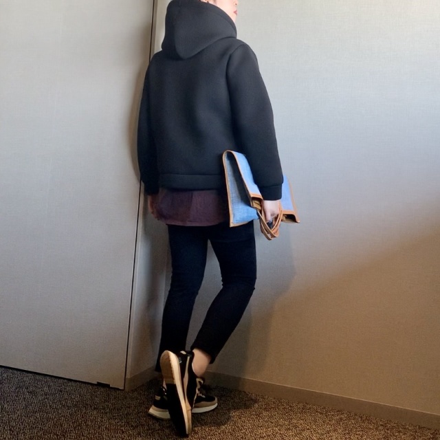 Zaraスニーカーは 全身プチプラでも高見えコーデが完成する ファッション誌marisol マリソル Online 40代をもっとキレイに 女っぷり上々