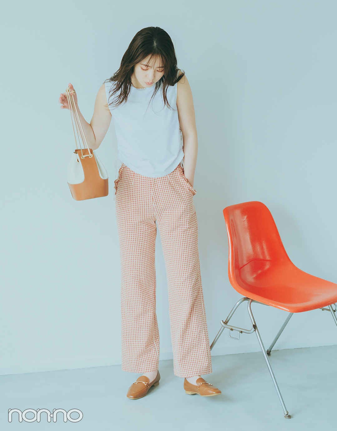 『横田真悠』の『ノースリTシャツ』モデルカット3−1