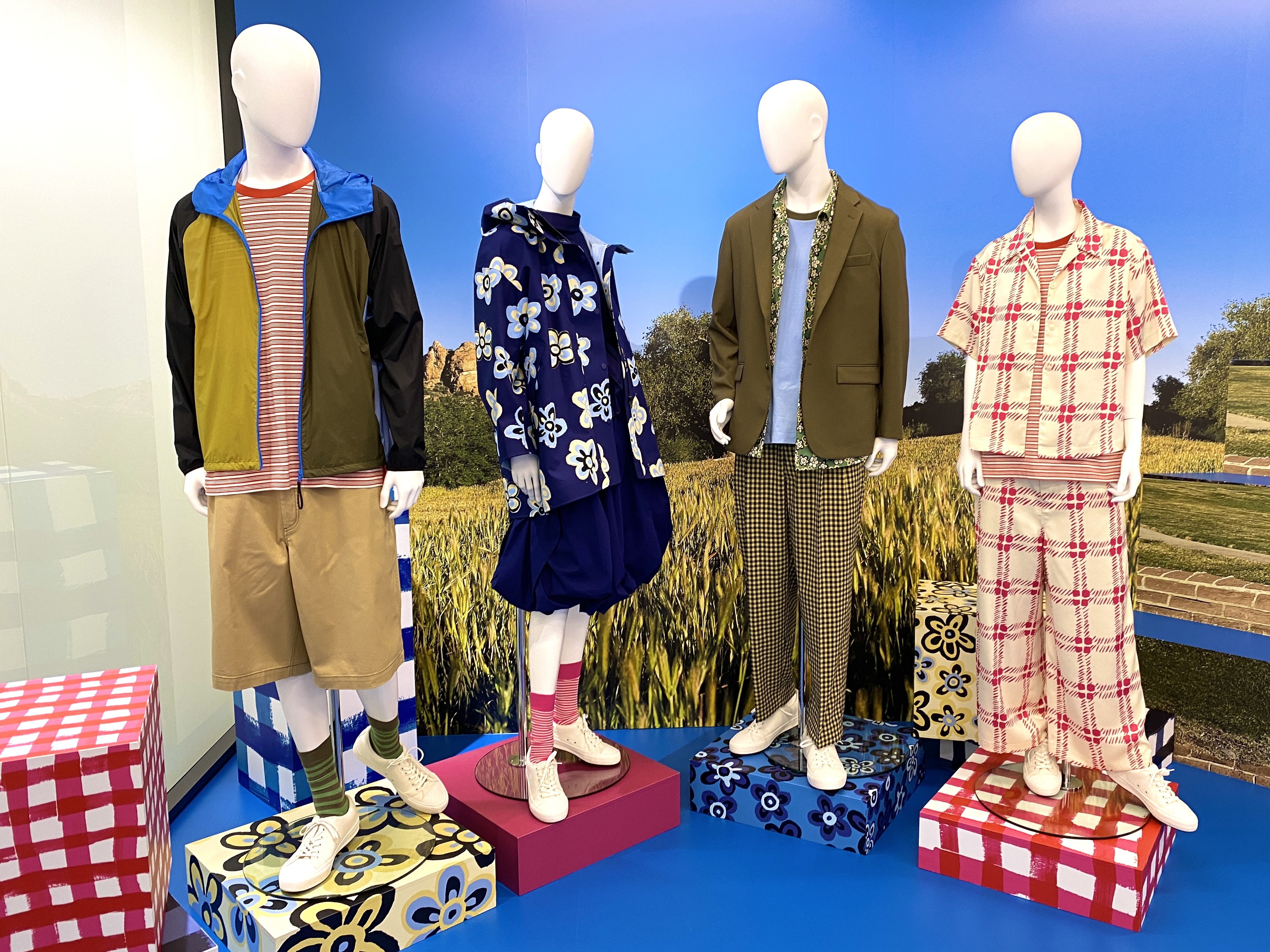 UNIQLO and MARNI(ユニクロ アンド マルニ)展示会入口LOOK