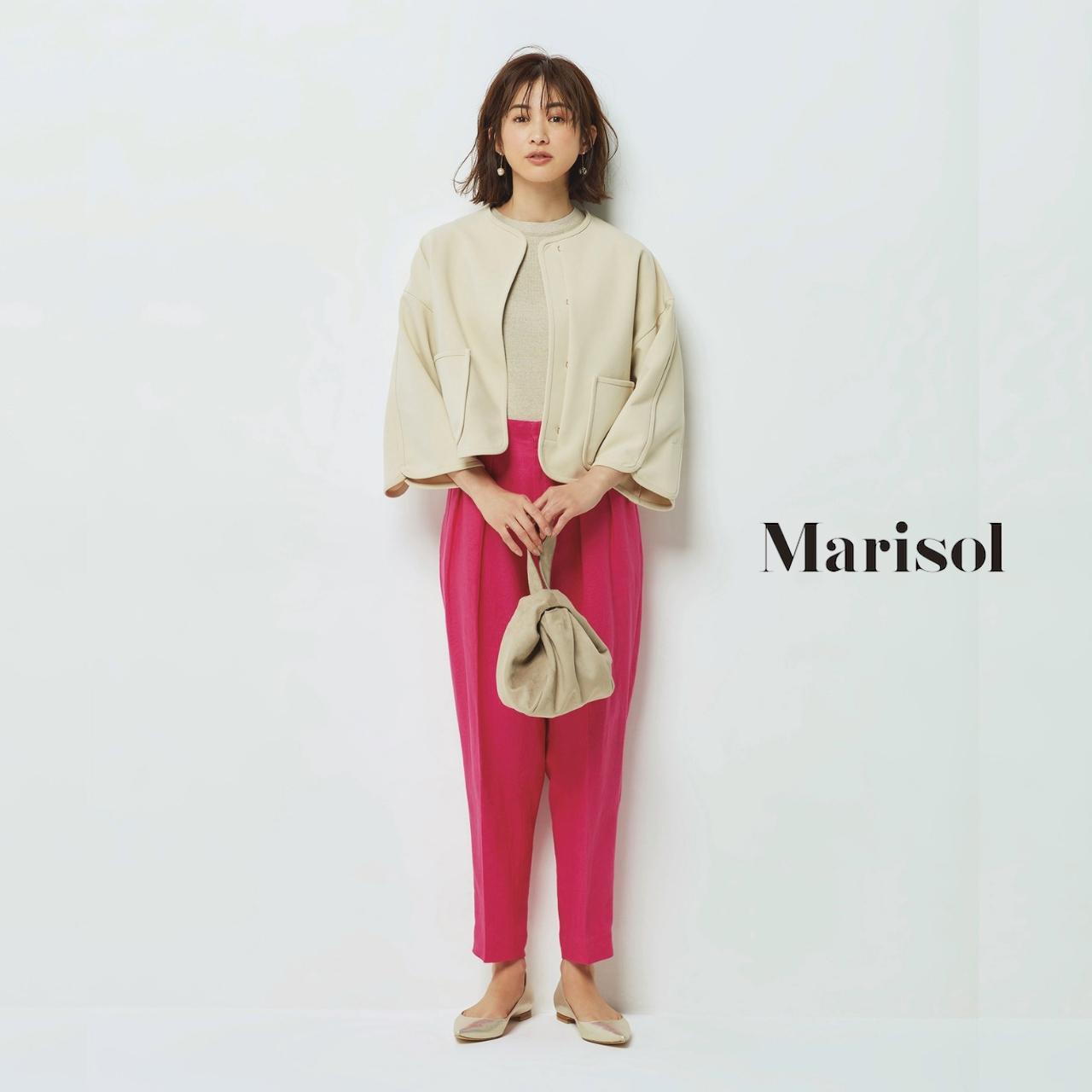 40代ファッション ノーカラージャケット×きれい色パンツコーデ