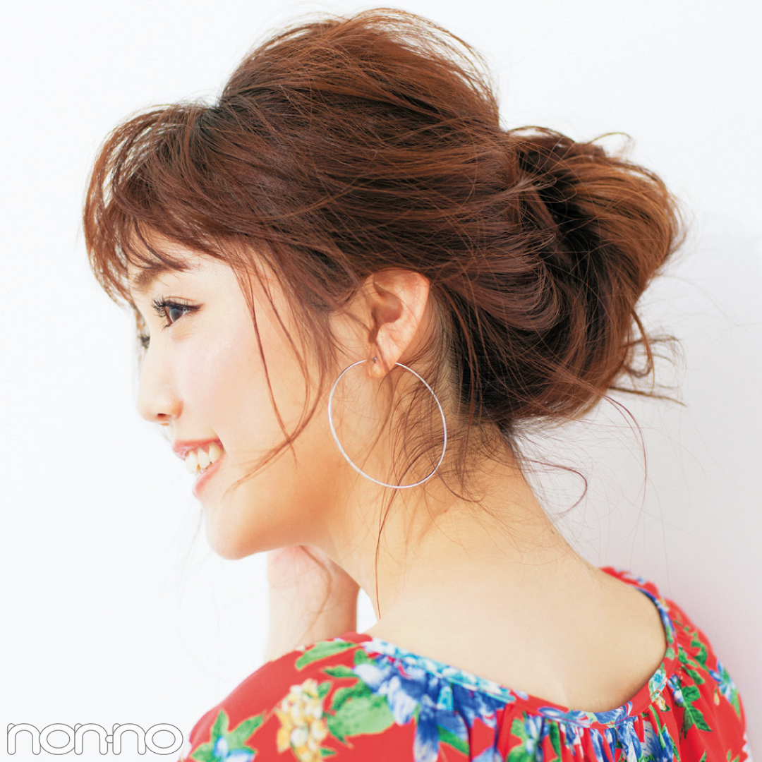 後ろ姿でドキッとさせる ゆるめの色っぽまとめ髪の作り方 Non No Web ファッション 美容 モデル情報を毎日お届け