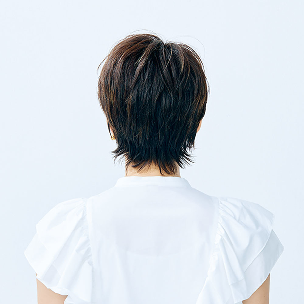 ハンサムショートに段を加えて動きのあるヘルシースタイルに 40代のショートヘア ファッション誌marisol マリソル 40代をもっとキレイに 女っぷり上々