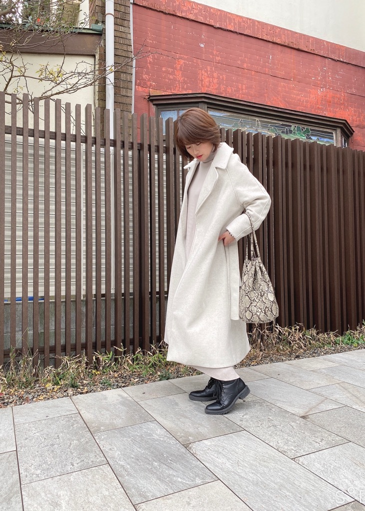 イヴルルド遥華さんの鑑定には「楽してきちんと見え」するグレージュのワントーンコーデ_1_3