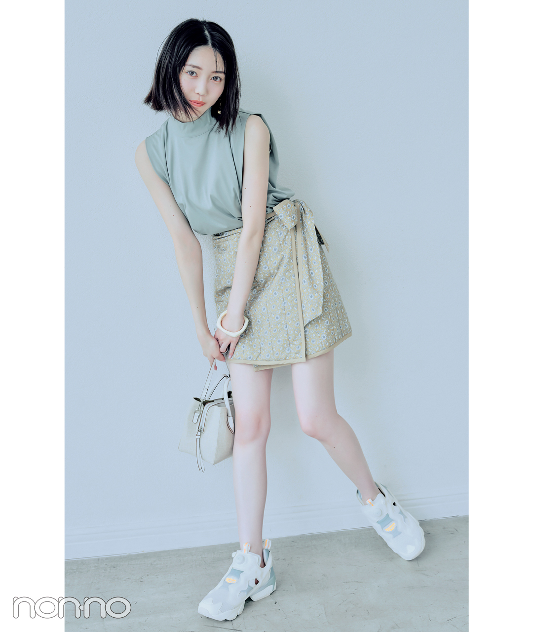 松川菜々花のアガるスニーカーモデルカット3-1
