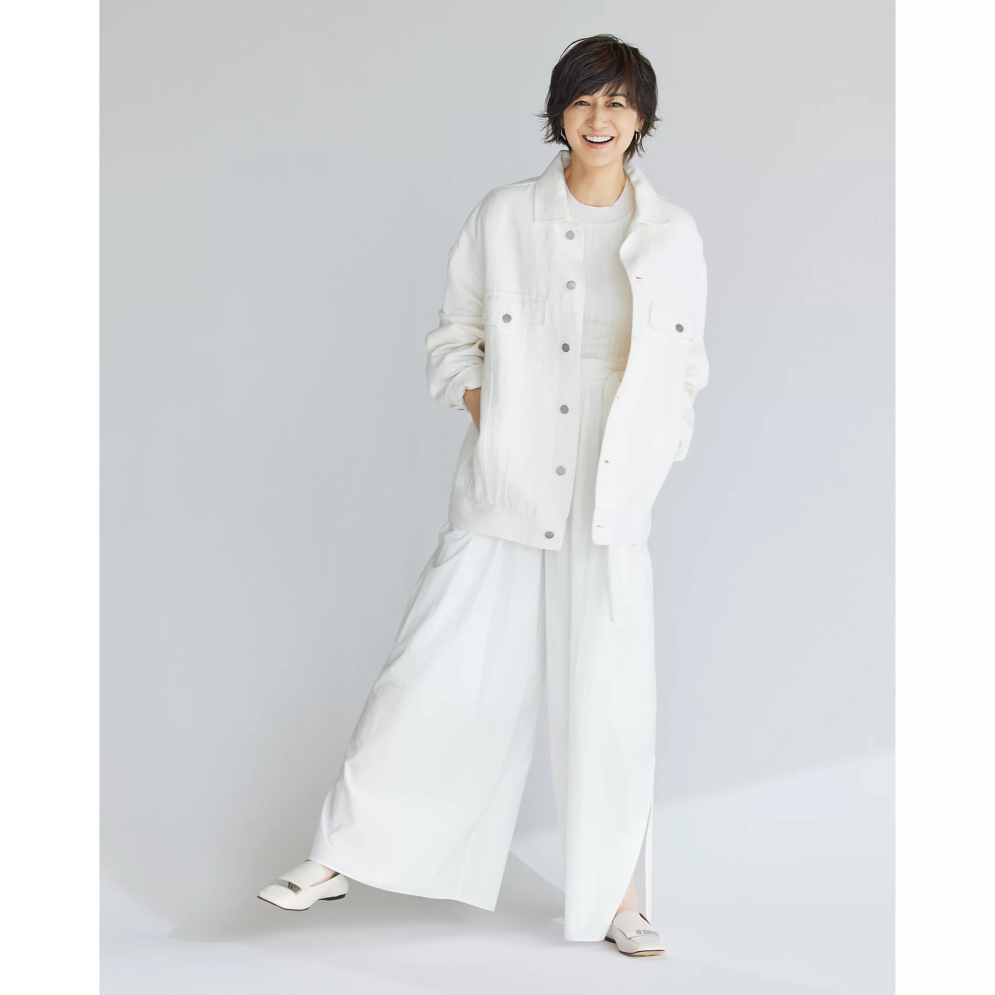 富岡佳子さんがまとう最旬アウター Havel Studio のデニムジャケット Web Eclat 50代 女性のためのファッション ビューティ ライフスタイル最新情報