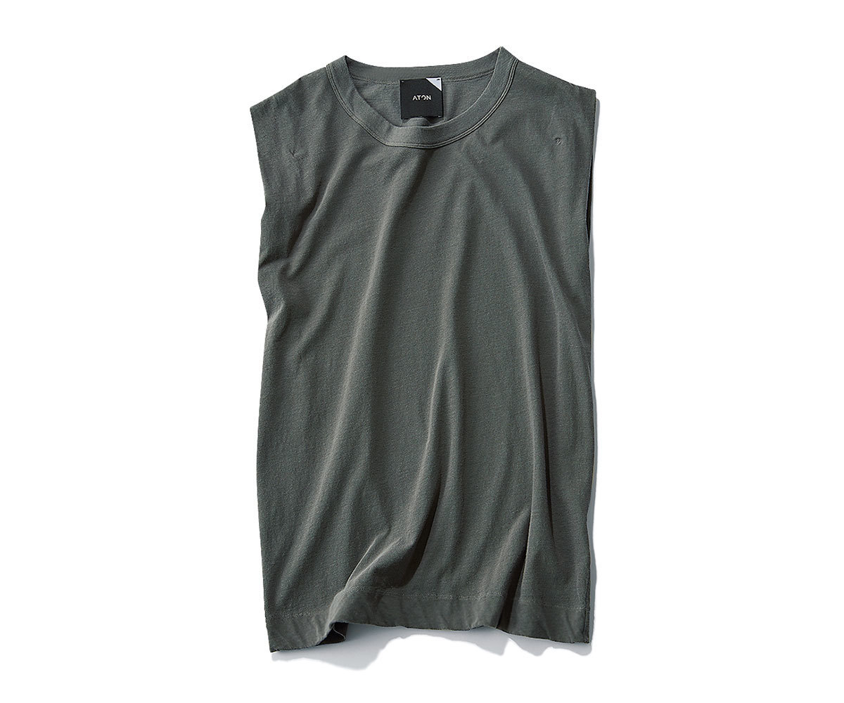 エイトンのノースリーブTシャツ