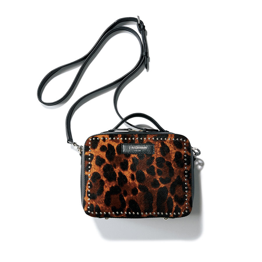 アラフォーは小物で個性を 女っぷりシンプルファッション派のための 小物選び ファッション誌marisol マリソル Online 40代をもっとキレイに 女っぷり上々