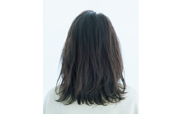 リフトアップ効果とおしゃれ感を両立したヘアスタイルのバック