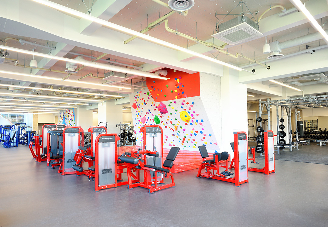 トレーニングジム「B'GYM」