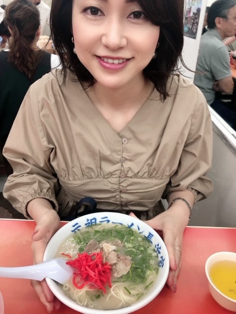 →右のお茶 ひっそりと茶柱が立っています!
