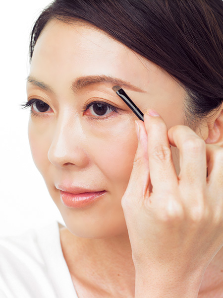 お悩み別眉の作り方「細めの上がり眉なのでキツくみえてしまう」_1_3