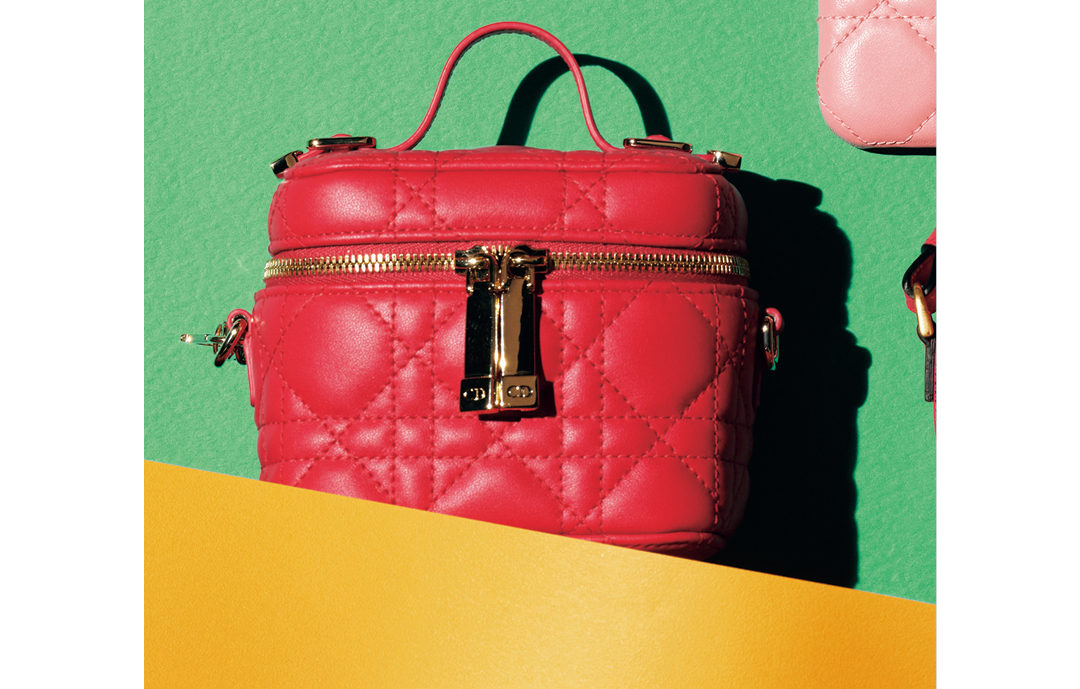 DIorのマイクロバニティポーチ
