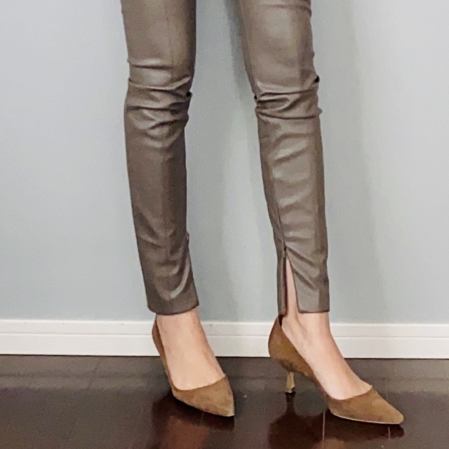 ZARAのレザー風パンツ
