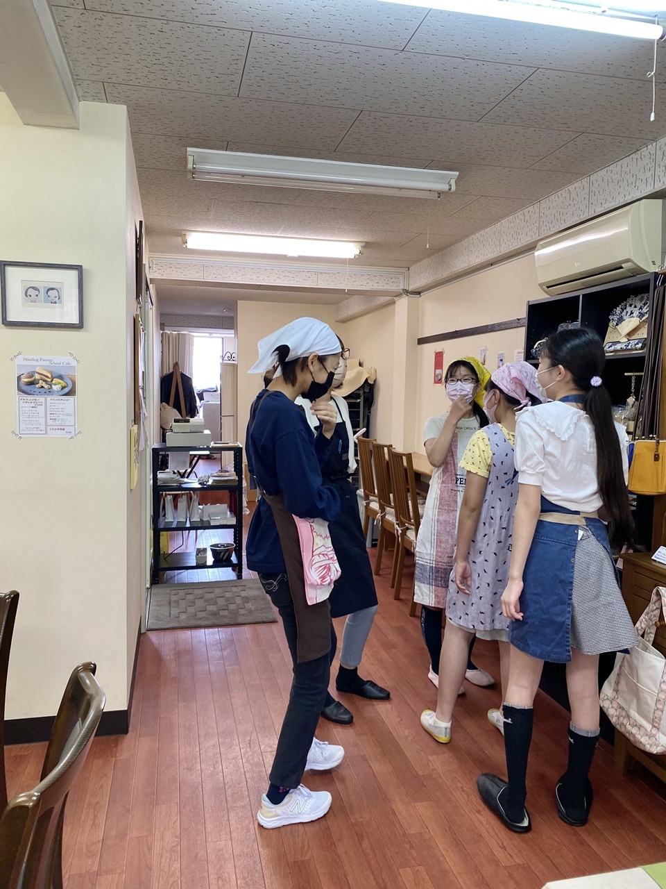 (次女は普段会わない他のクラスの生徒さんたちと楽しそうに歓談していました)