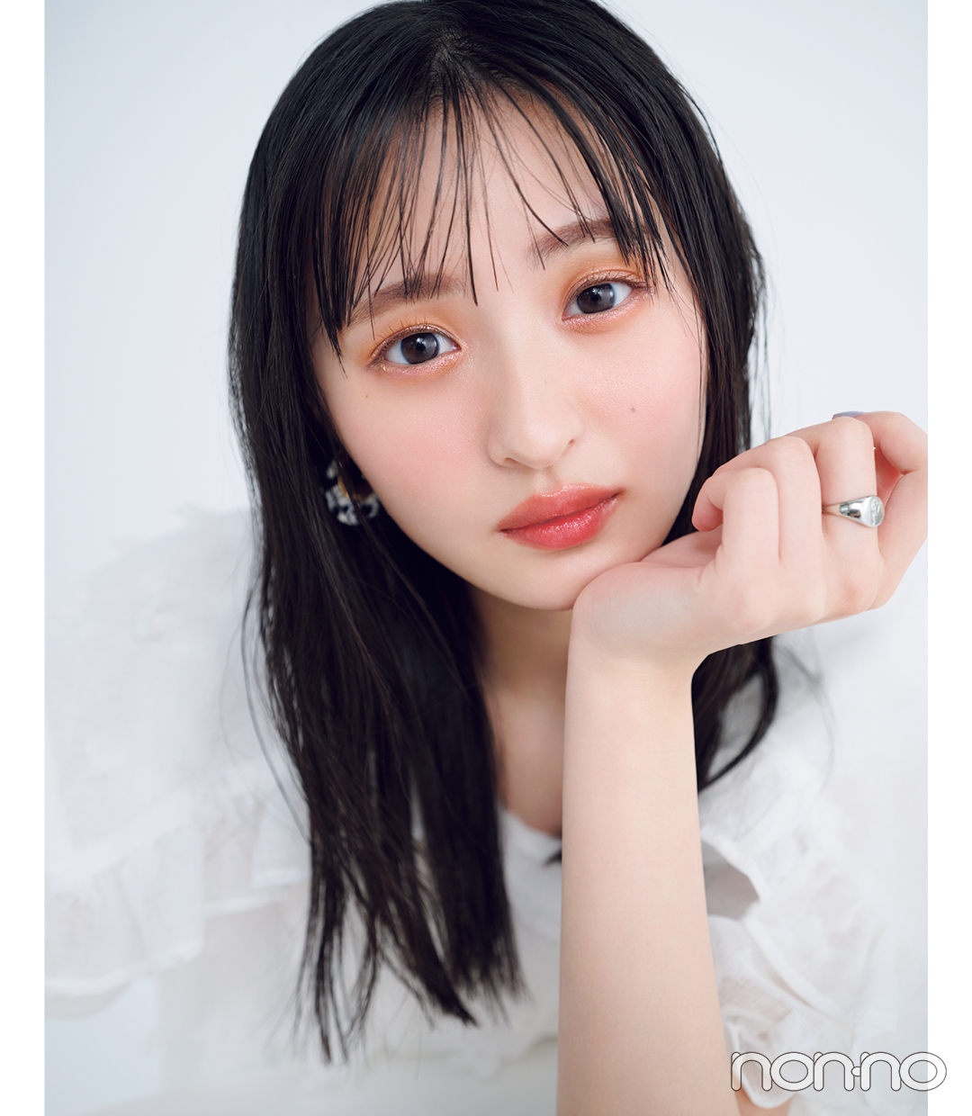 遠藤さくらの笑顔が似合う 毎日メイク 持っておけば間違いなしのコスメカタログ Non No Web ファッション 美容 モデル情報を毎日お届け