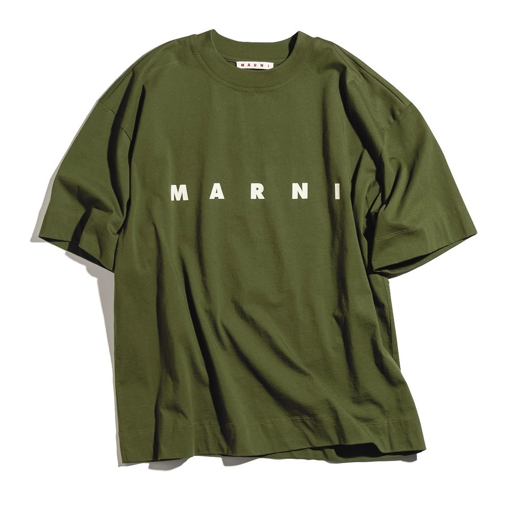 1枚で今っぽい！主役コートと大人のロゴTシャツ【ファッション名品】 | ファッション誌Marisol(マリソル) 40代をもっとキレイに。女