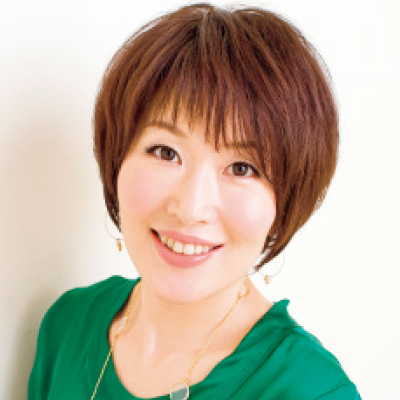<美容家・小林ひろ美さん>スムーズにメイク直し “目的別2個持ちポーチ”【麗しマダムたちのポーチの中身】_1_1