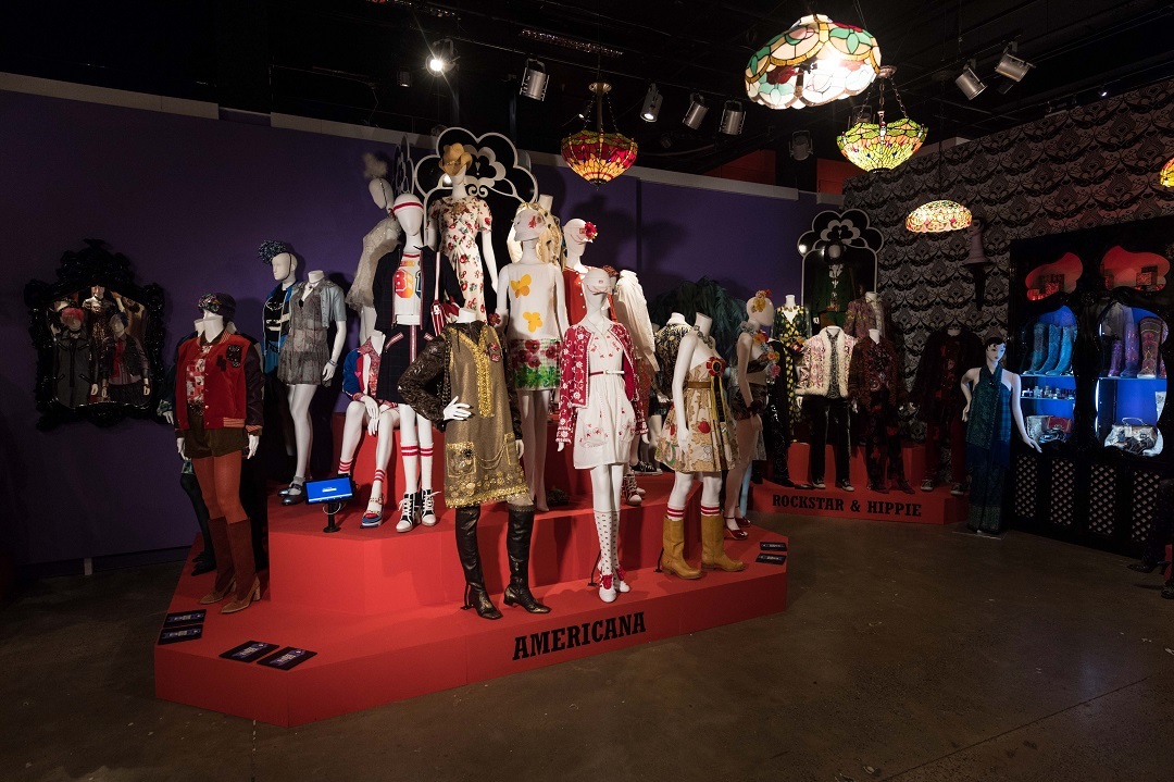 期間限定ショップも 六本木ヒルズで The World Of Anna Sui 展開催 Non No Web ファッション 美容 モデル情報を毎日お届け 期間限定ショップも 六本木ヒルズで The World Of Anna Sui 展開催 Non No Web ファッション 美容 モデル情報を毎日お届け