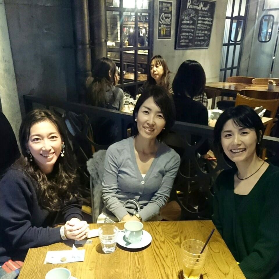 二人の美女と楽しいランチ♪_1_2