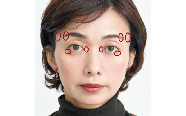 一度に広い範囲に塗るのではなく、小さめのブラシでちょこちょこ置きする