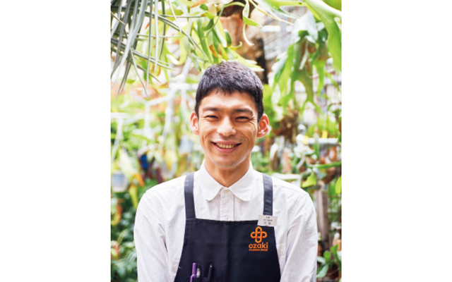 観葉植物担当の百瀬謙太郎さん