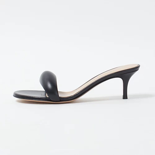éclat premium認定 大人のエッセンシャルアイテム「Gianvito Rossi」のレザーミュール_1_2
