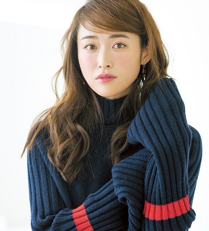透け感のある血色チークで、大人の新ナチュラルメイク_1_2