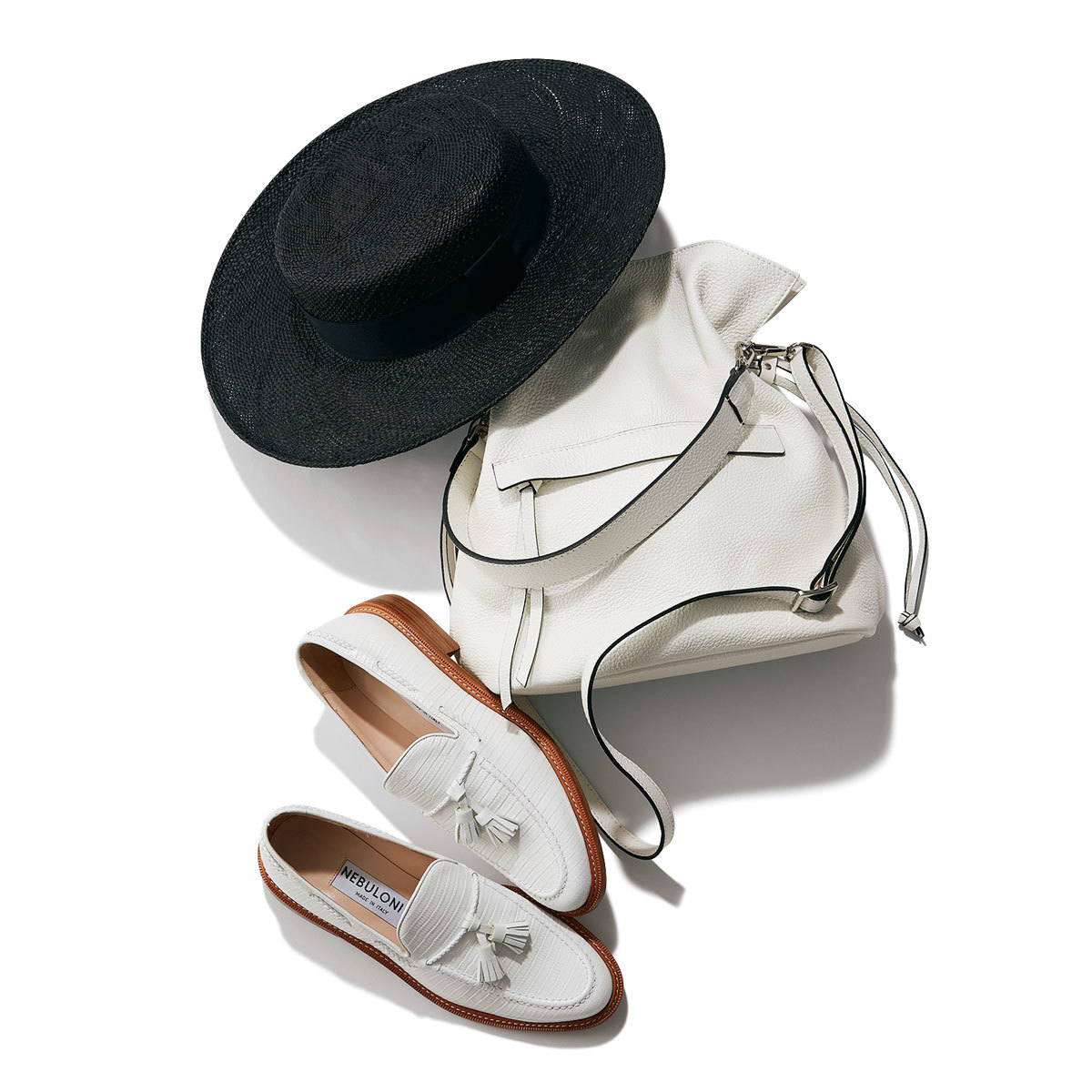 帽子¥20,900/タア トウキョウ(タア) バッグ¥35,200/ANAYI 靴¥68,200/フラッパーズ(ネブローニ)